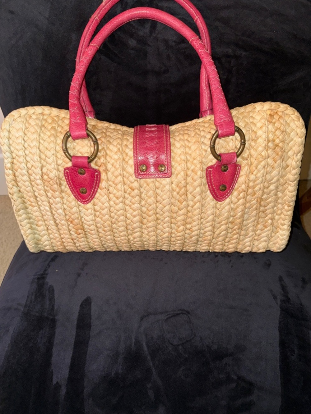 Tommy Bahama Straw Tote with Pink Leather Trim and Medallion - Picture 4 of 16